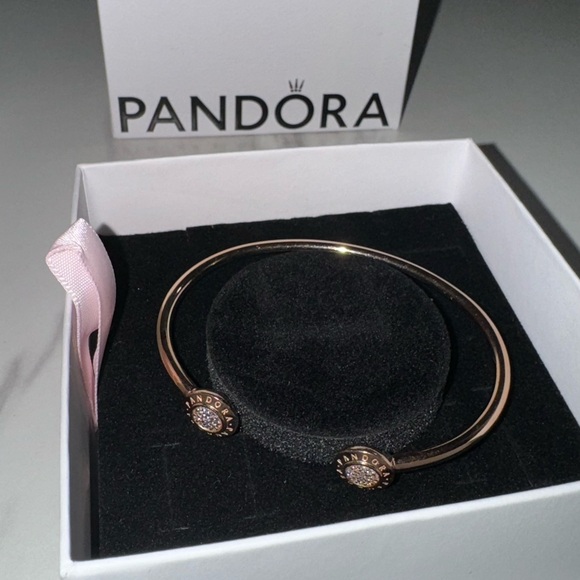 Pandora Bracelet Signature Open Bangle - Picture 5 of 6